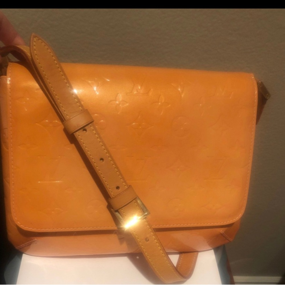 Vintage Authenticated Vernis Monogram bag in excellent used condition.  Dust bag